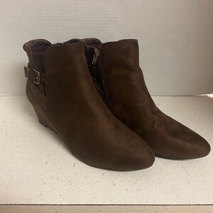 Dream Pairs Chocolate Brown Suede Wedge Ankle Booties Size 9.5 New